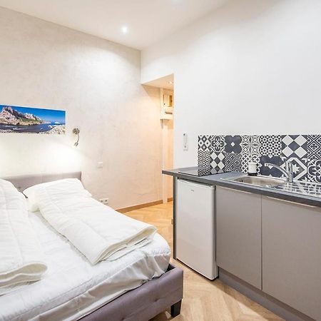 Studio In The Heart Of Marseille - Vieux Portアパートメント エクステリア 写真