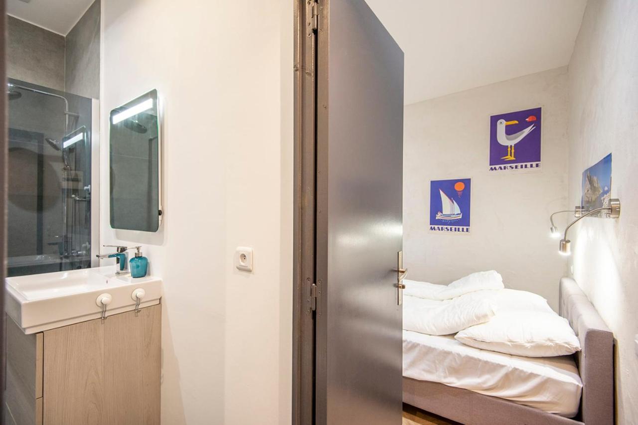 Studio In The Heart Of Marseille - Vieux Portアパートメント エクステリア 写真
